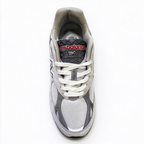 New Balance 990v3 inherits the classic 990 series USA design, iconic castlerock grey colorway. Made of premium pig suede + breathable mesh upper, retro dad shoe silhouette, versatile for daily streetwear.