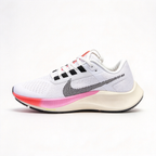 Nike Air Zoom Pegasus – White/Black/Green | React foam + Zoom Air cushioning | Breathable mesh upper | Roomy toe box design | Suitable for road running and everyday wear | Unisex style